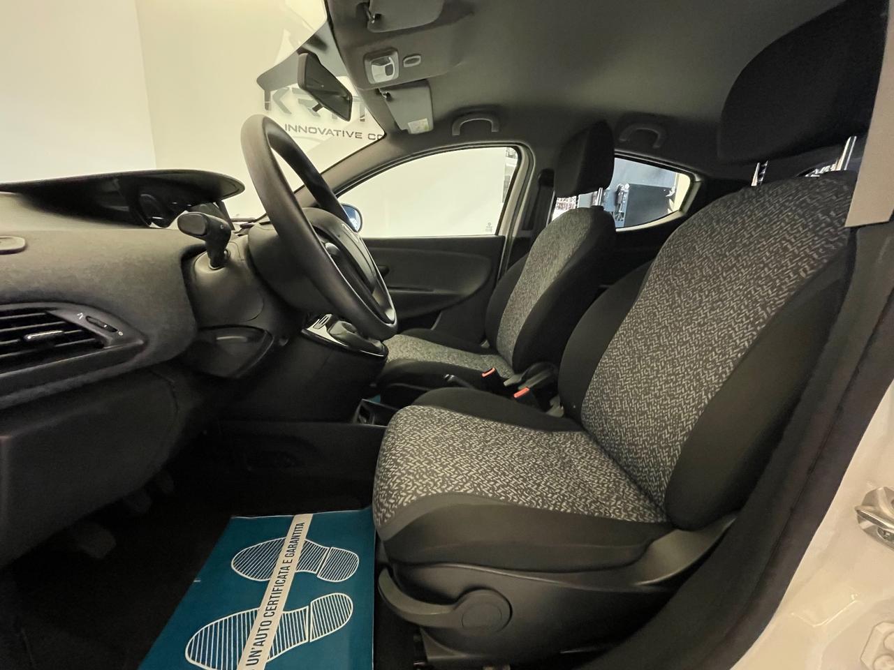 Lancia Ypsilon 1.0 FireFly 5 porte S&S Hybrid Ecochic Silver