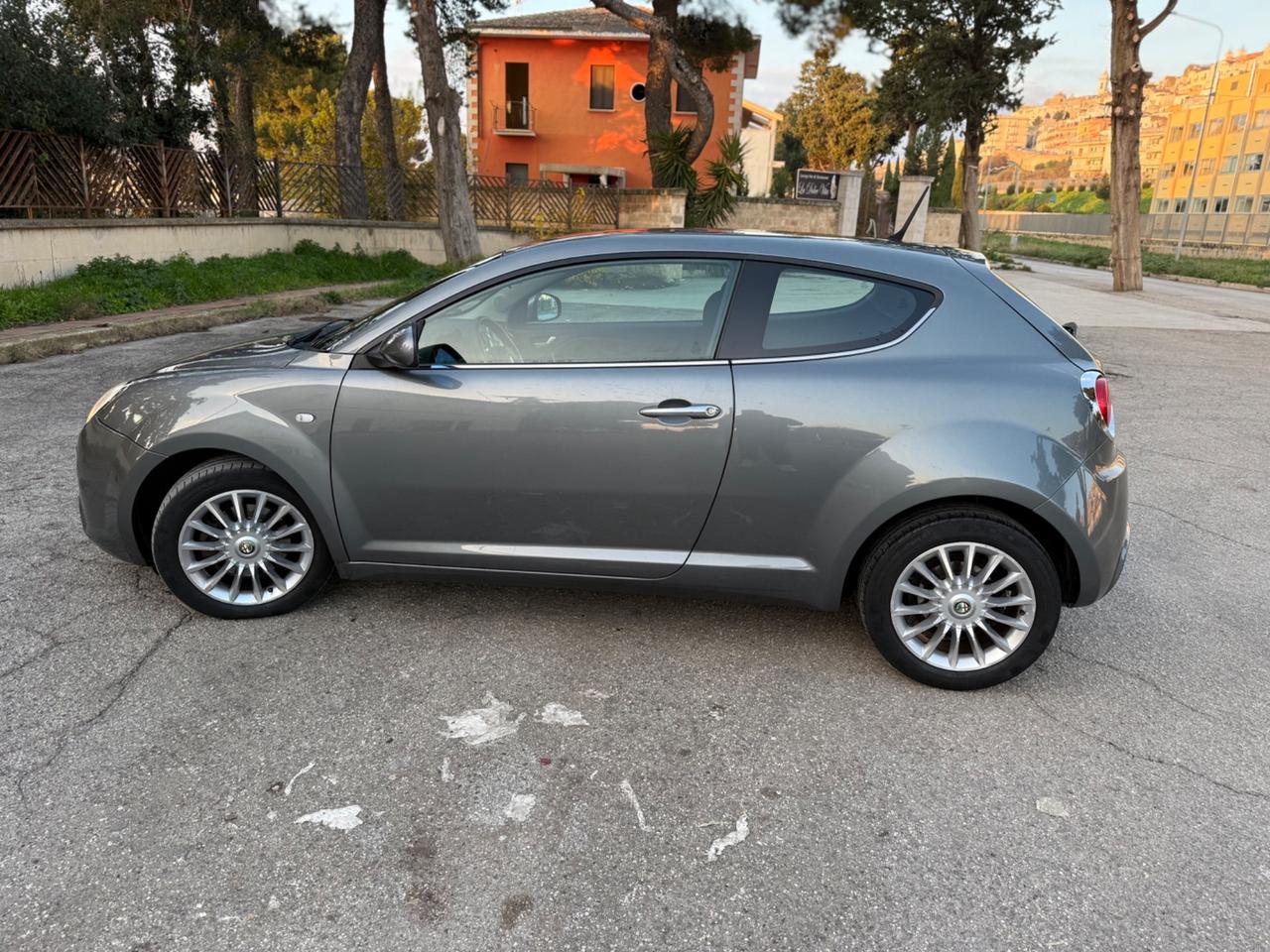 Alfa Romeo MiTo 1.6 JTDm 16V Distinctive Sport Pack