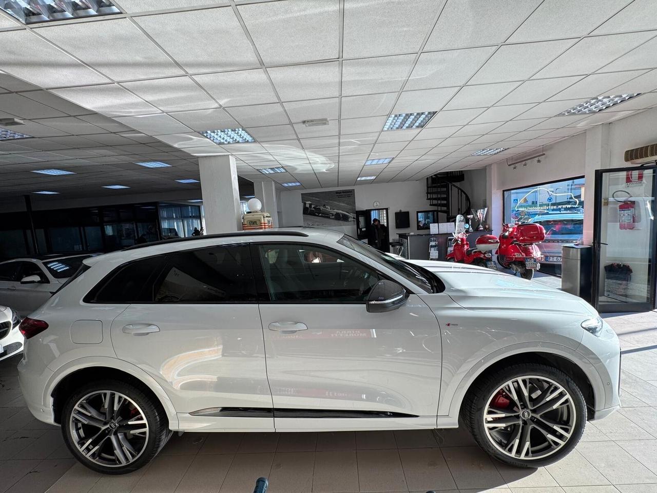 Audi Q5 40 TDI 204 CV quattro S tronic line FULL FULL OPT. MMI PASSENGER SUBITO DISPONIBILE