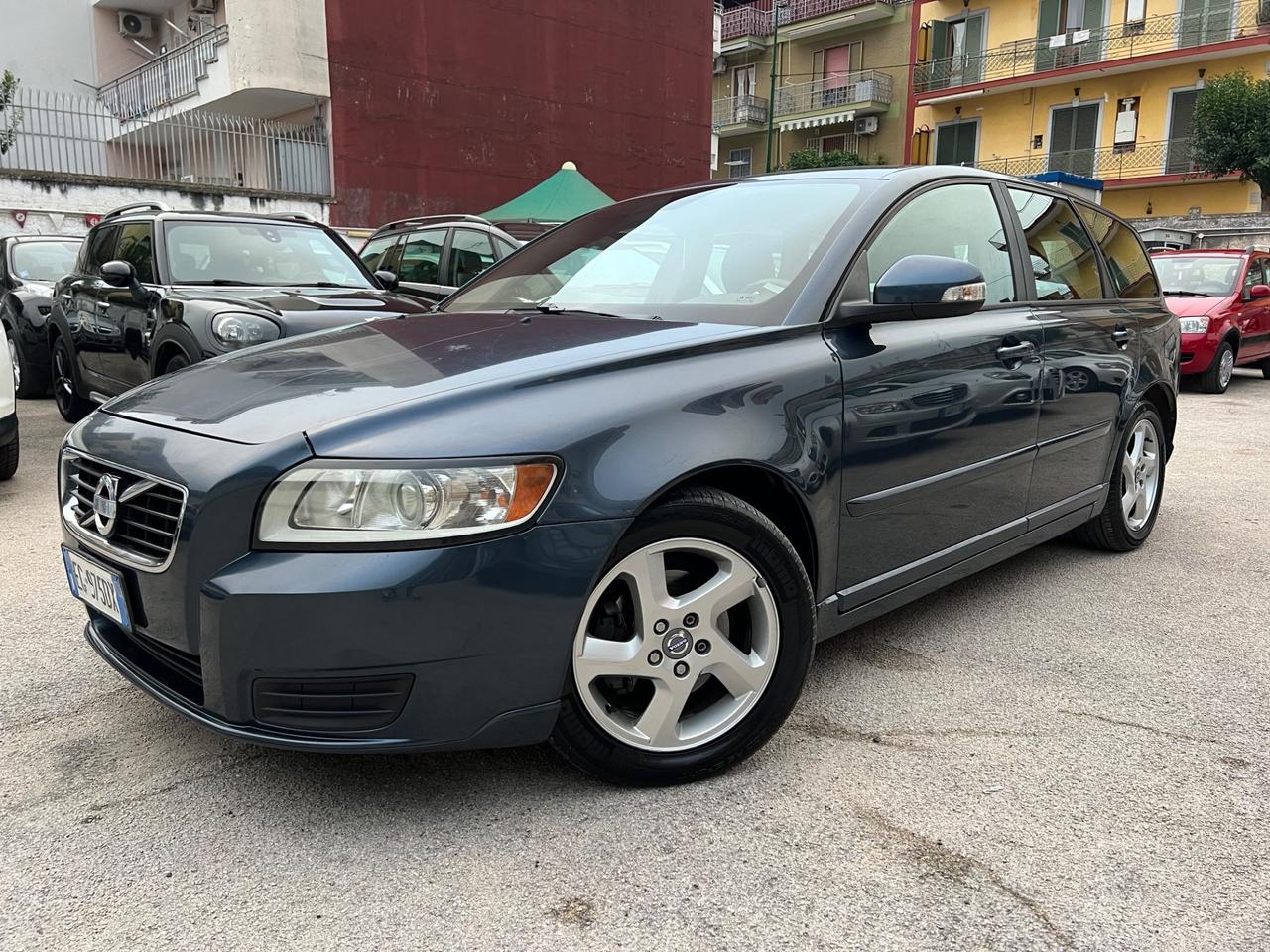 Volvo V50 D2 R-design