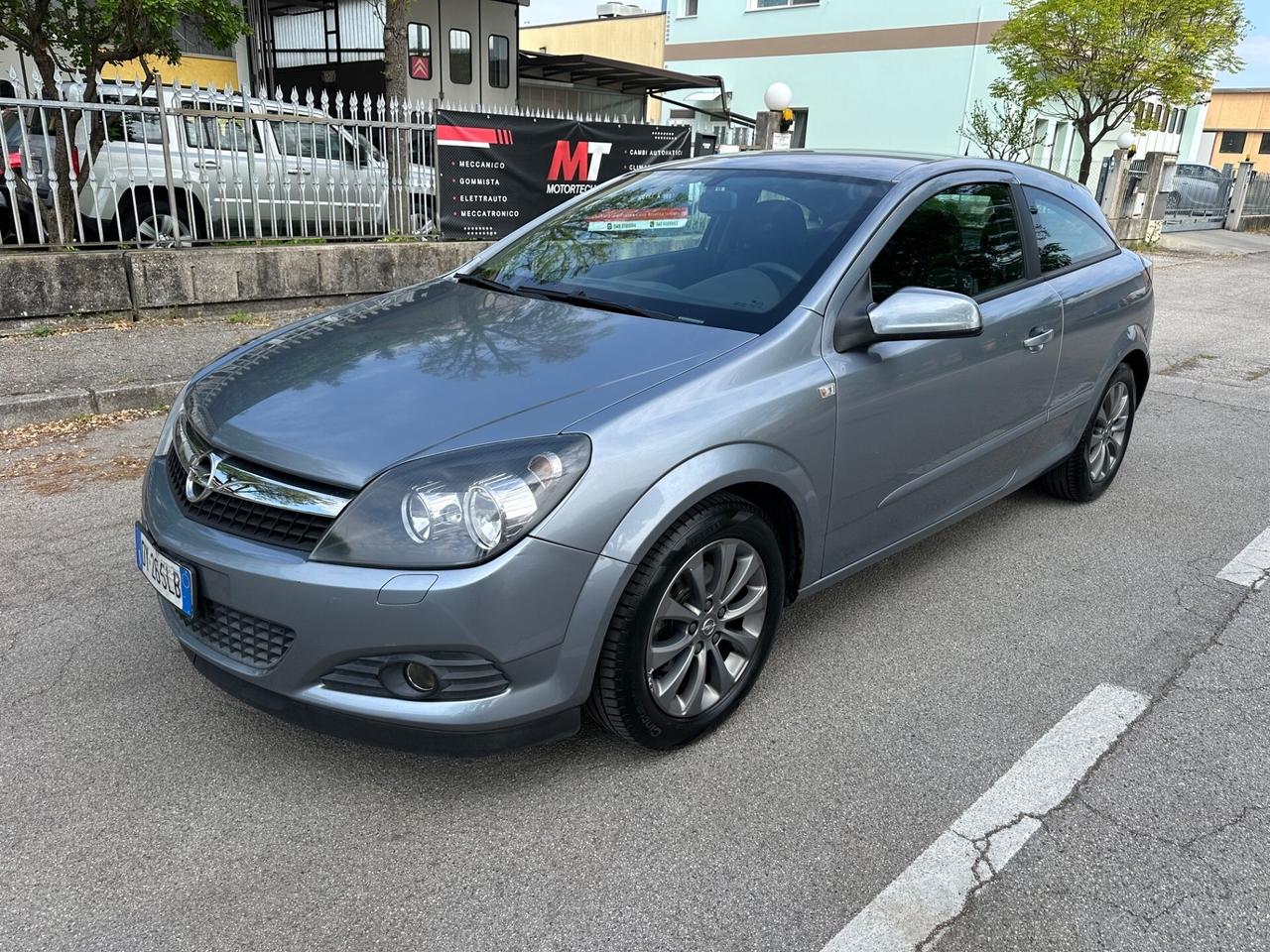 Opel Astra GTC 1.6 16V VVT 3 porte Enjoy