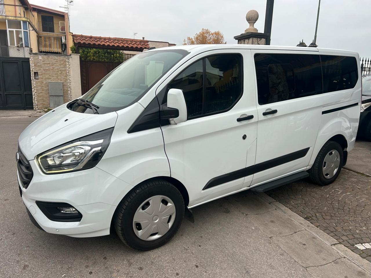 Ford Transit Custom 320 2.0 EcoBlue Hybrid 130 PC Combi Trend