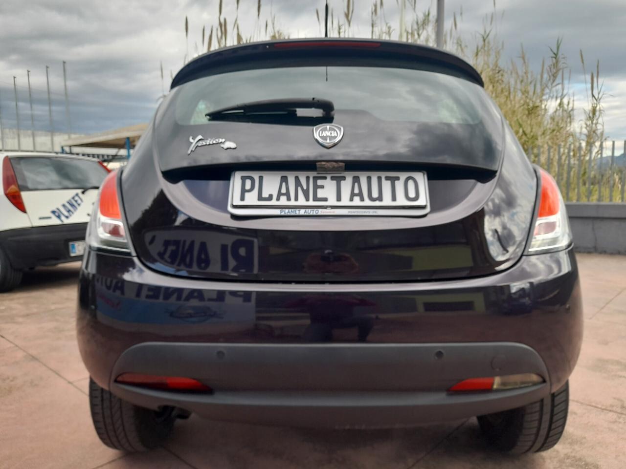 Lancia Ypsilon 0.9 TwinAir 85 CV 5 porte Metano Ecochic Silver