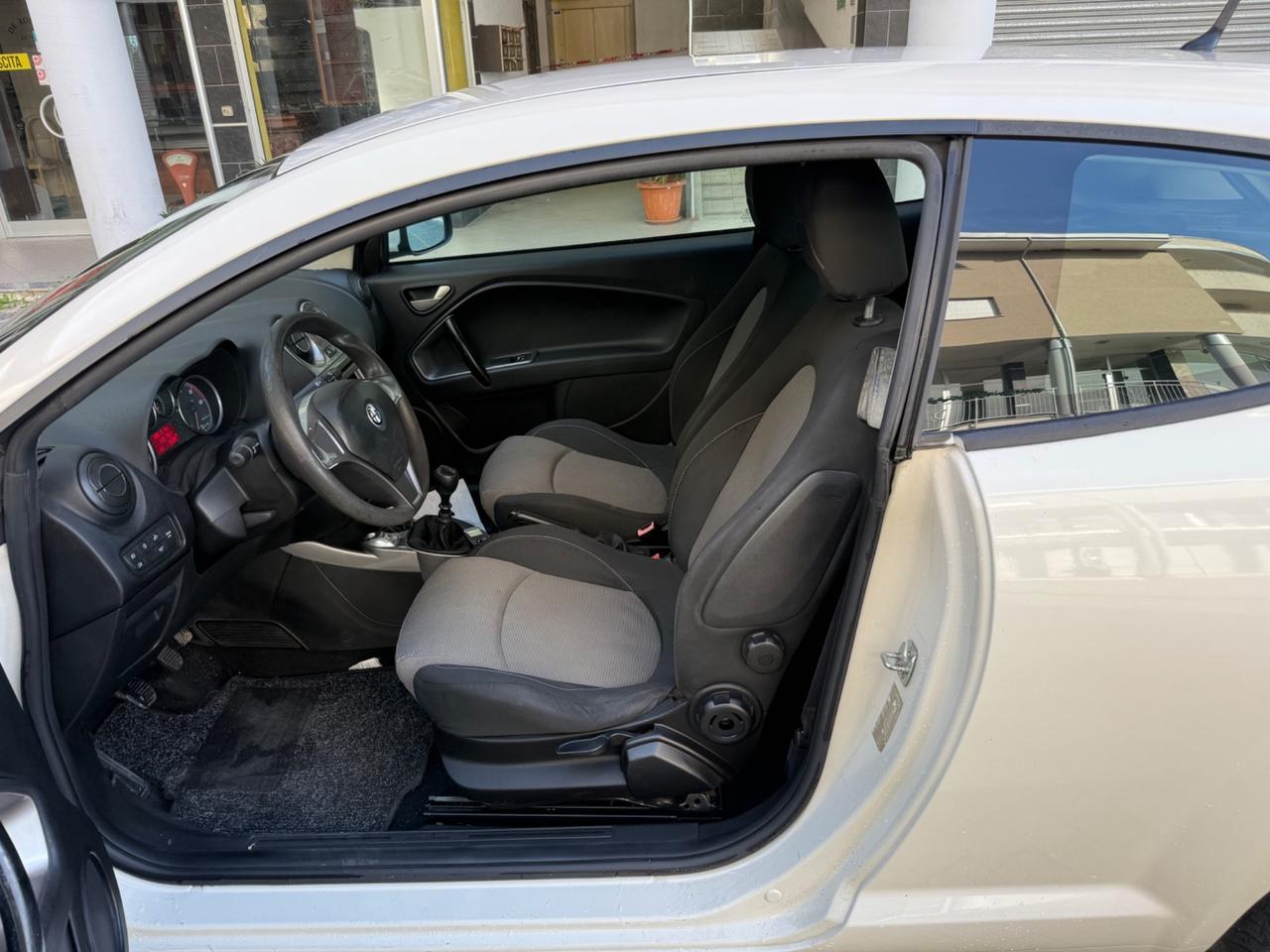 Alfa Romeo MiTo Distinctive Sport Pack