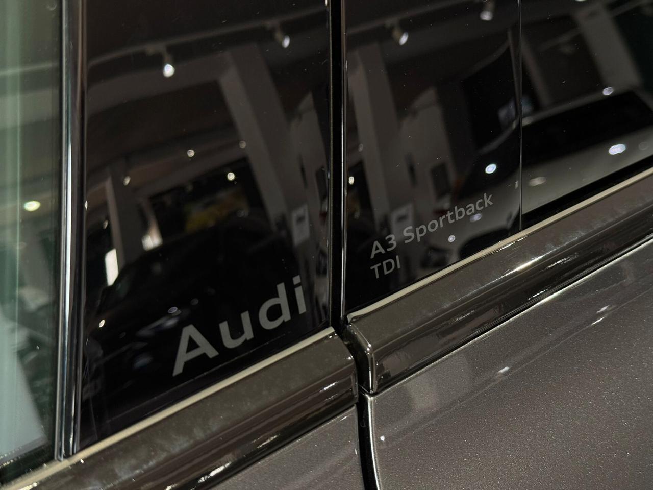 Audi A3 SPB 35 TDI S tronic Line Edition *NERO PLUS - TETTO - 19"*