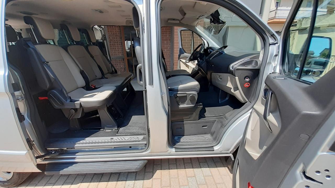 Ford Tourneo Custom Ford Tourneo Connect trasporto disabili pedana