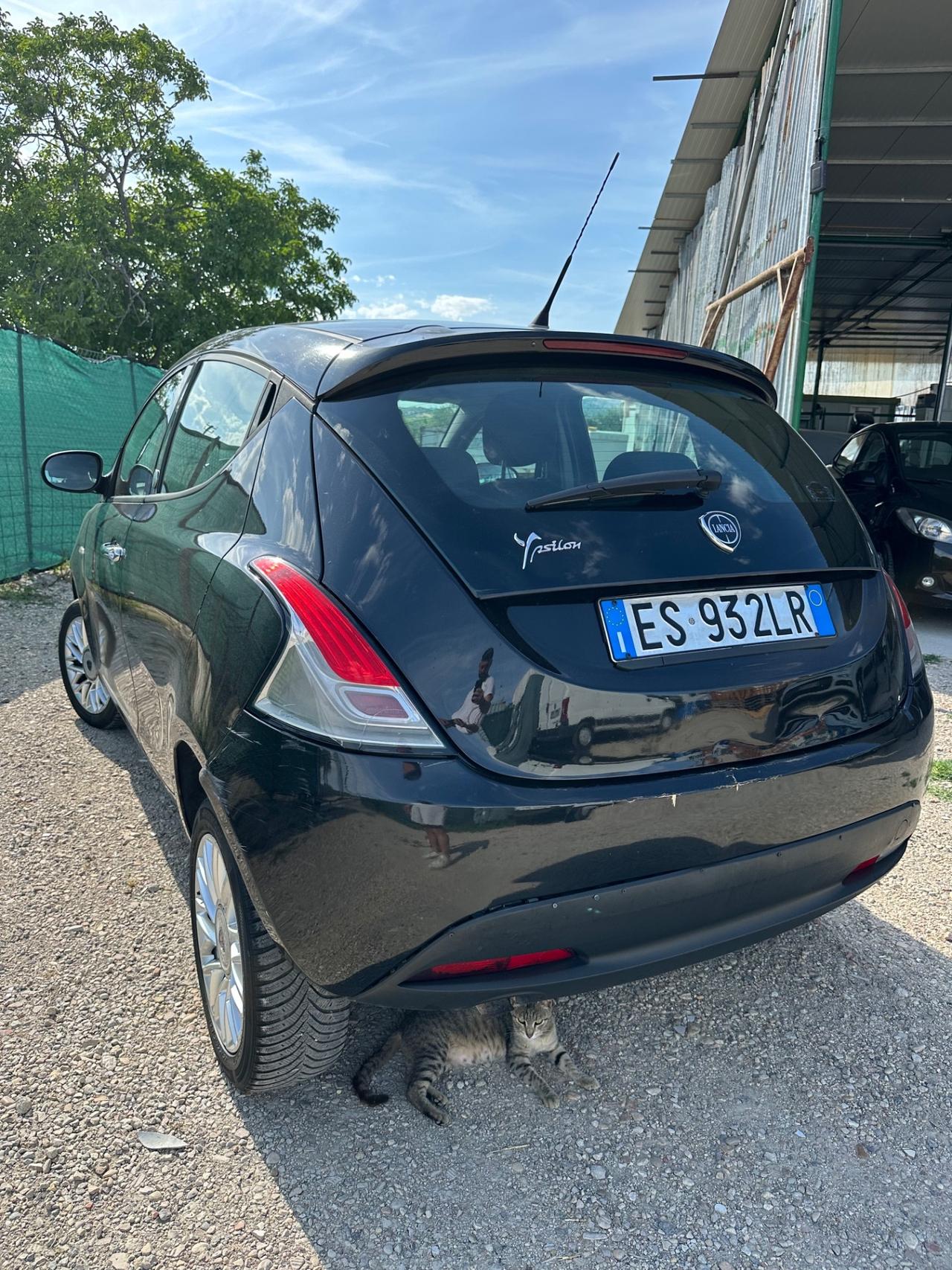 Lancia Ypsilon 1.2 69 CV 5 porte GPL Ecochic Silver