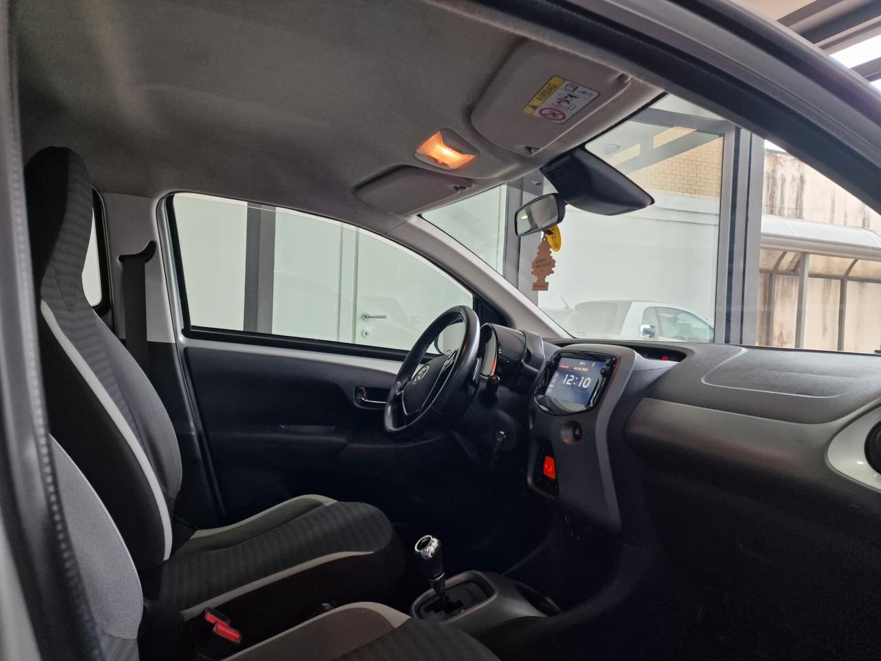 Toyota Aygo 1.0 VVT-i 72 CV 5 porte x-play MMT