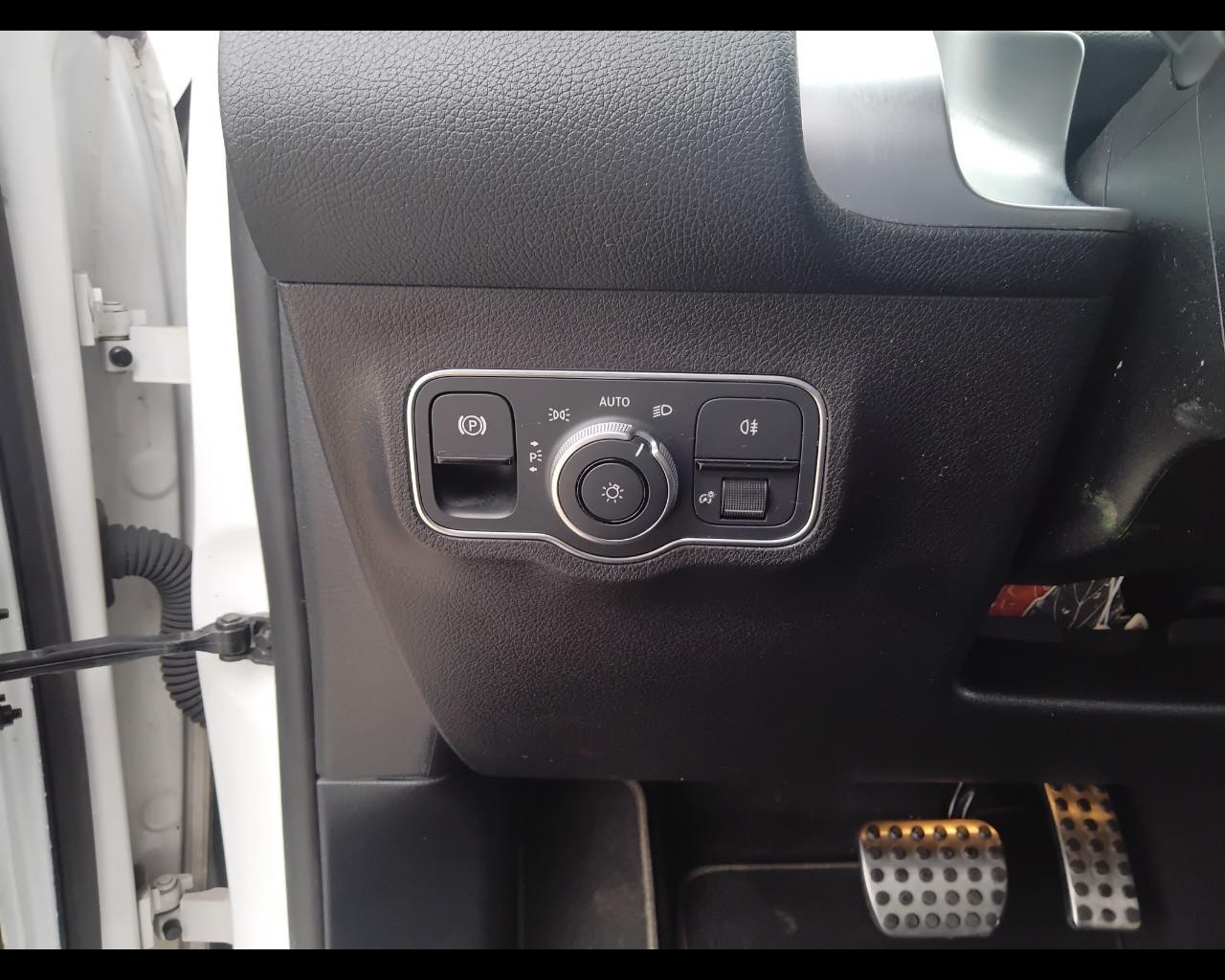 Mercedes-Benz GLB - X247 2019 - GLB 200 d Premium auto