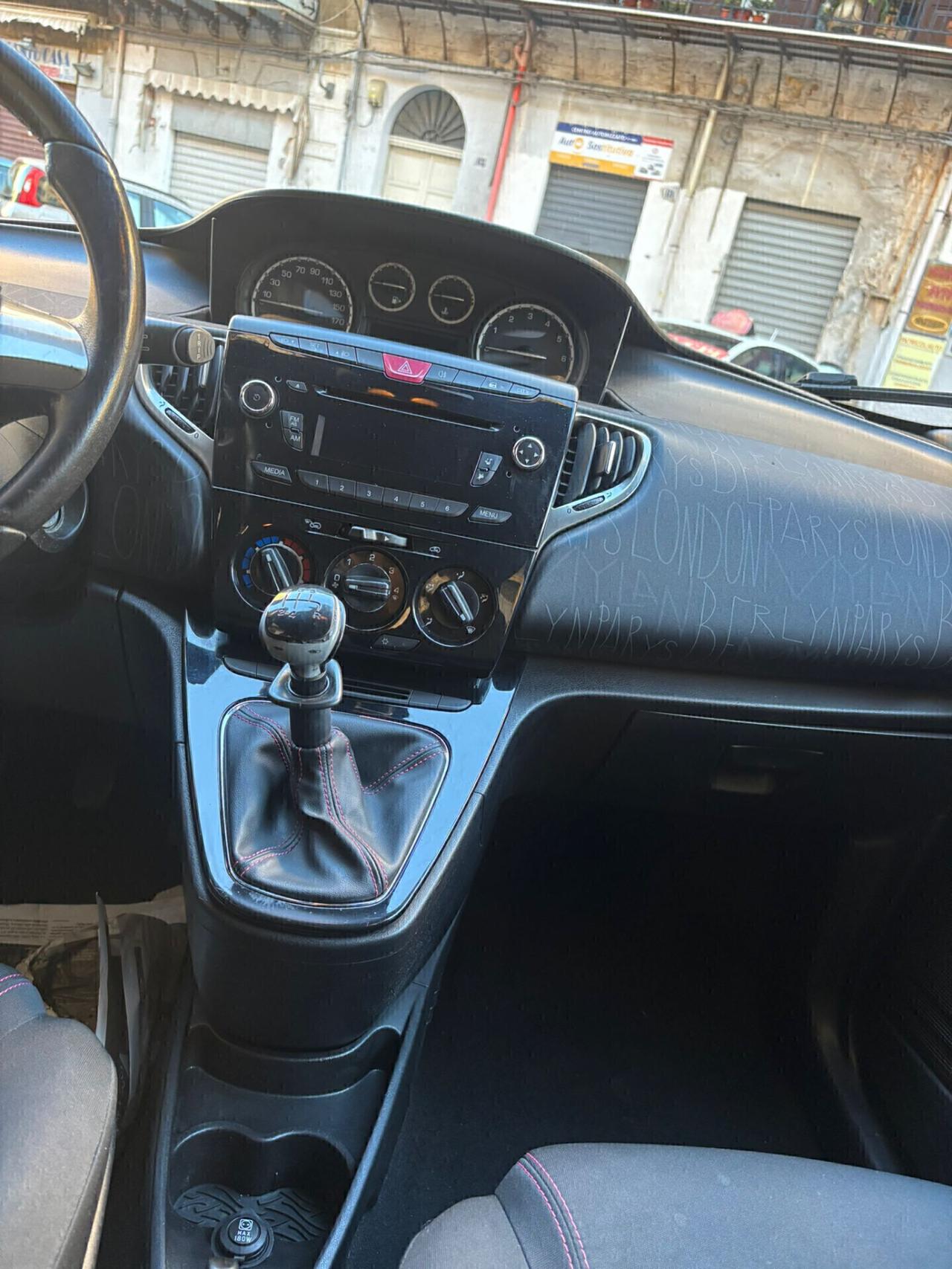 Lancia Ypsilon 1.2 69 CV Elefantino NEOPATENTATI FINANZIABILE