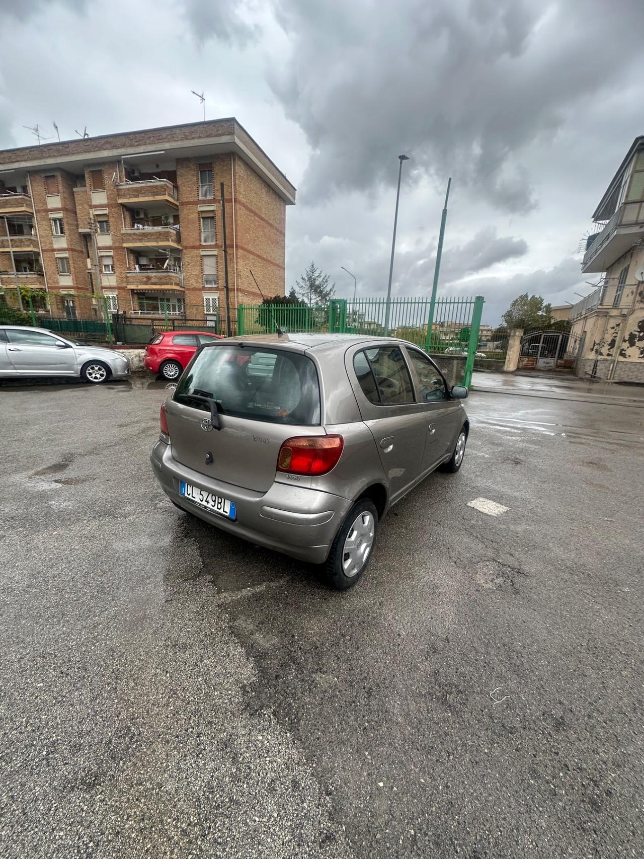 Toyota Yaris 1.0i 16V cat 5 porte Sol