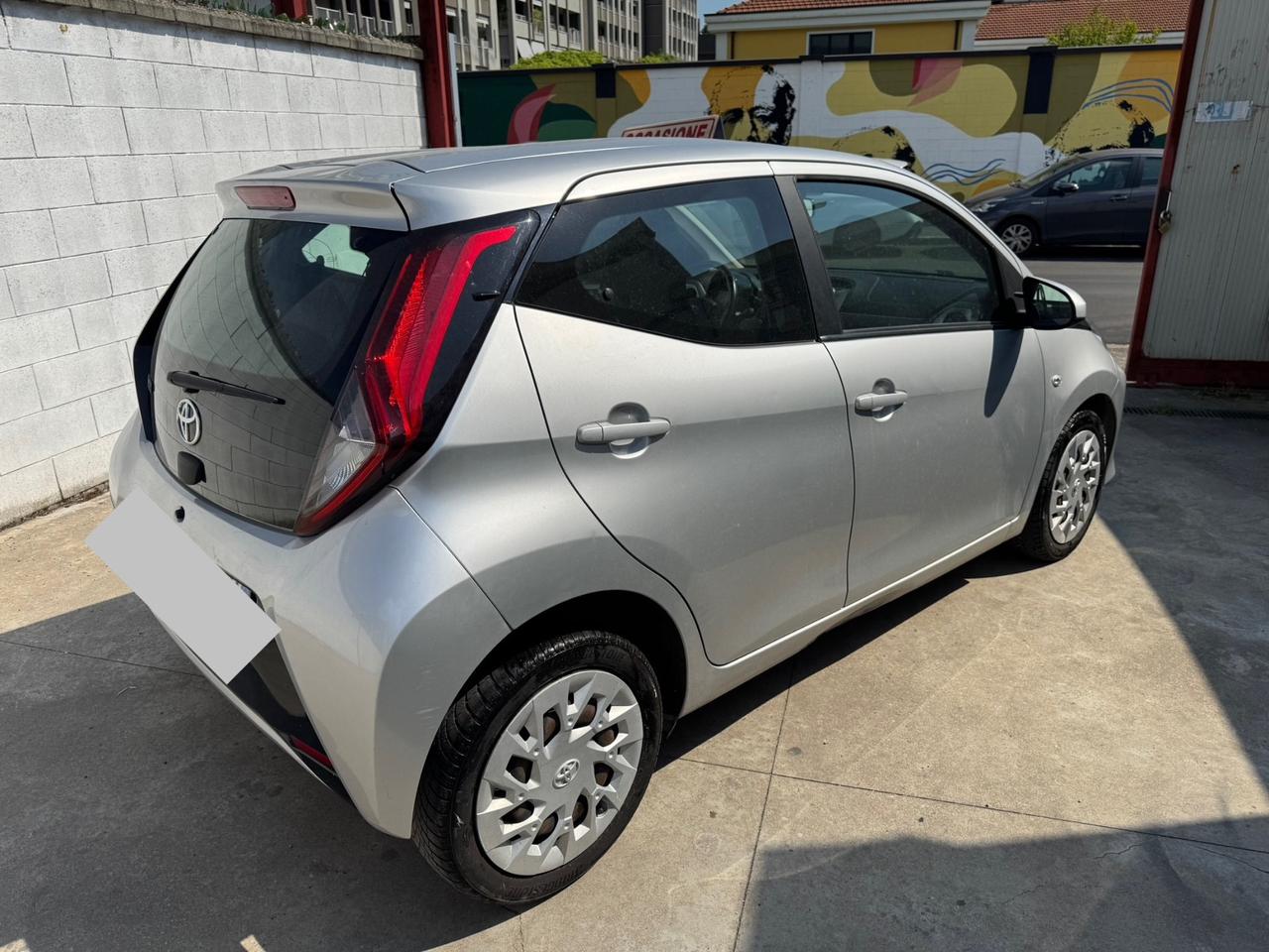 Toyota Aygo 1.0 VVT-i 72 CV 5 porte x-cite