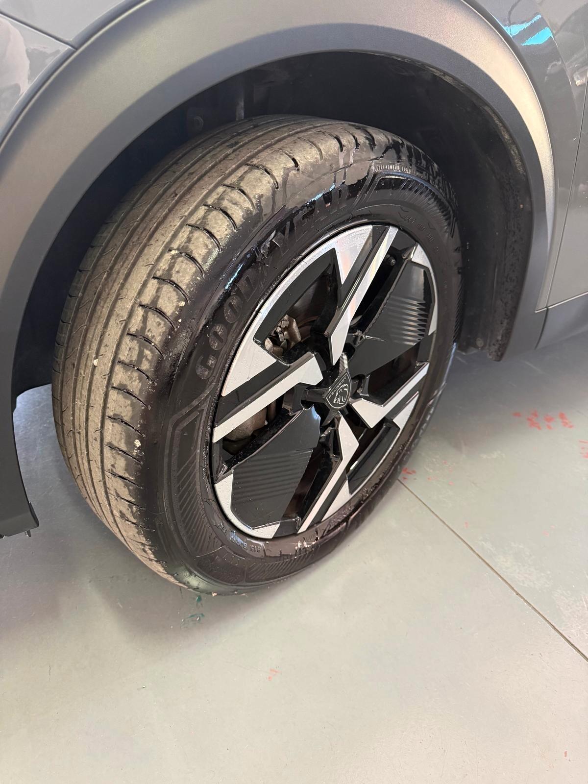 Peugeot 2008 BlueHDi 130 S&S EAT8 Allure