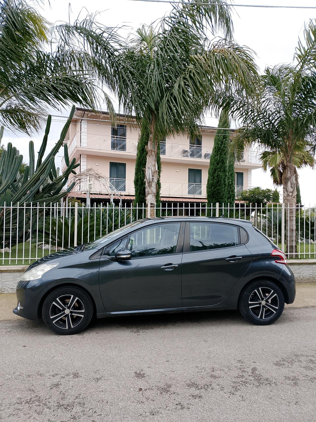 Peugeot 208 1.4 HDi 68 CV 5 porte Allure