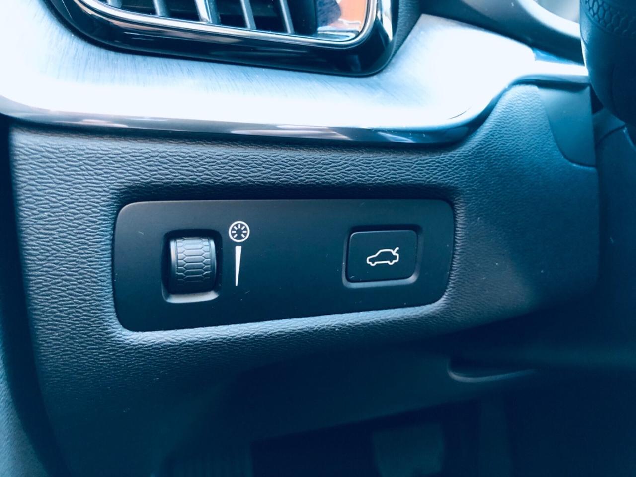 Volvo XC60 B4 (d) AWD Geartronic HYBRID 60MILA KM