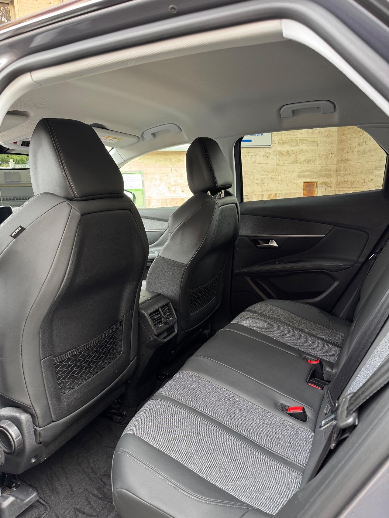 Peugeot 3008 BlueHDi 130 S&S EAT8 Allure