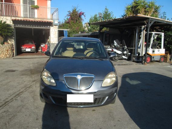 Lancia Ypsilon 1.2 Argento 03