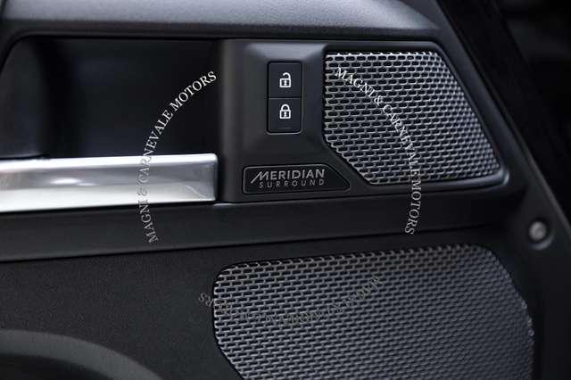 Land Rover Defender 90 P525|V8|22''|SCARICO|TETTO|PEDANE|BLACK PACK