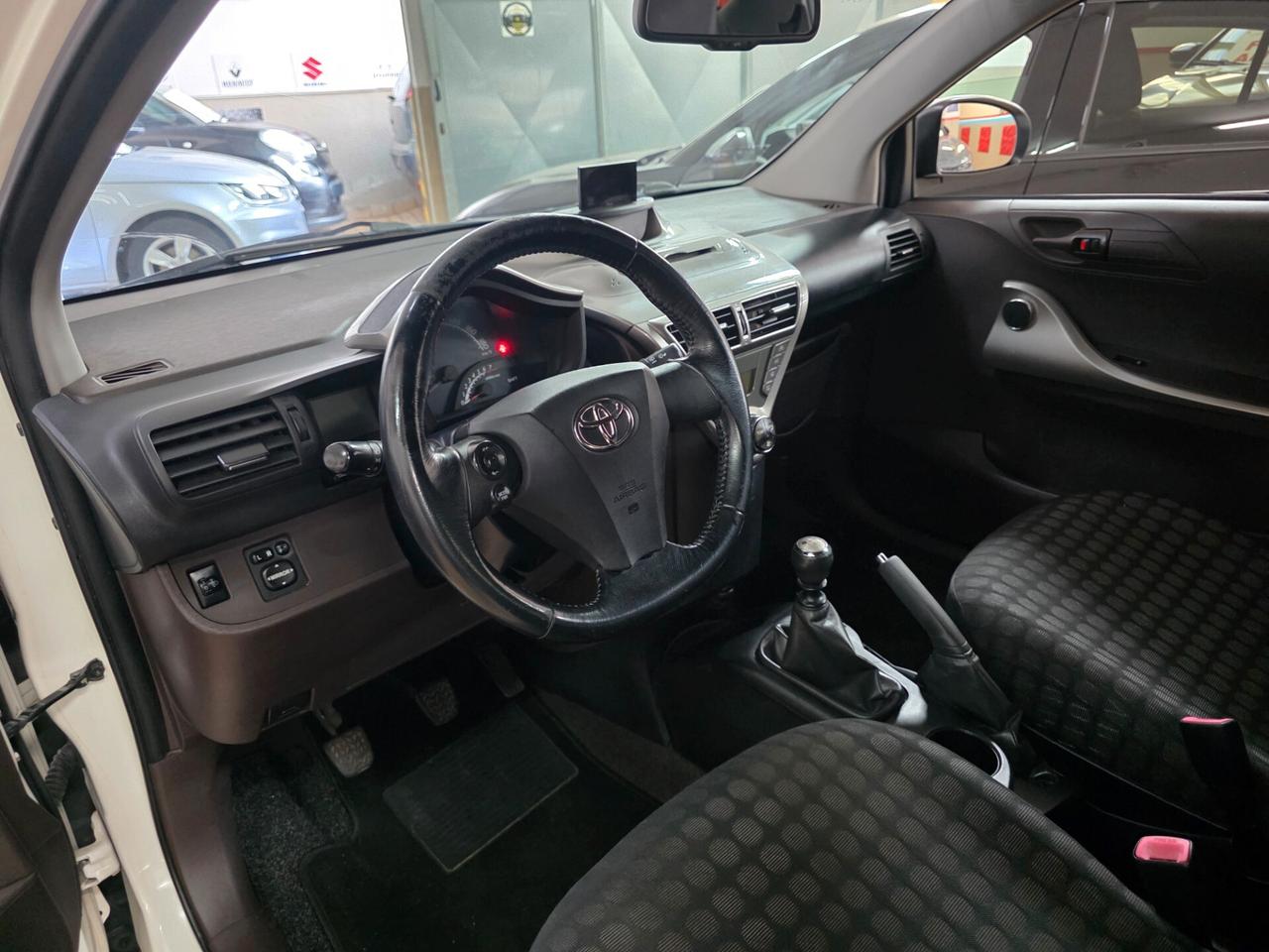Toyota iQ 1.0 Lounge