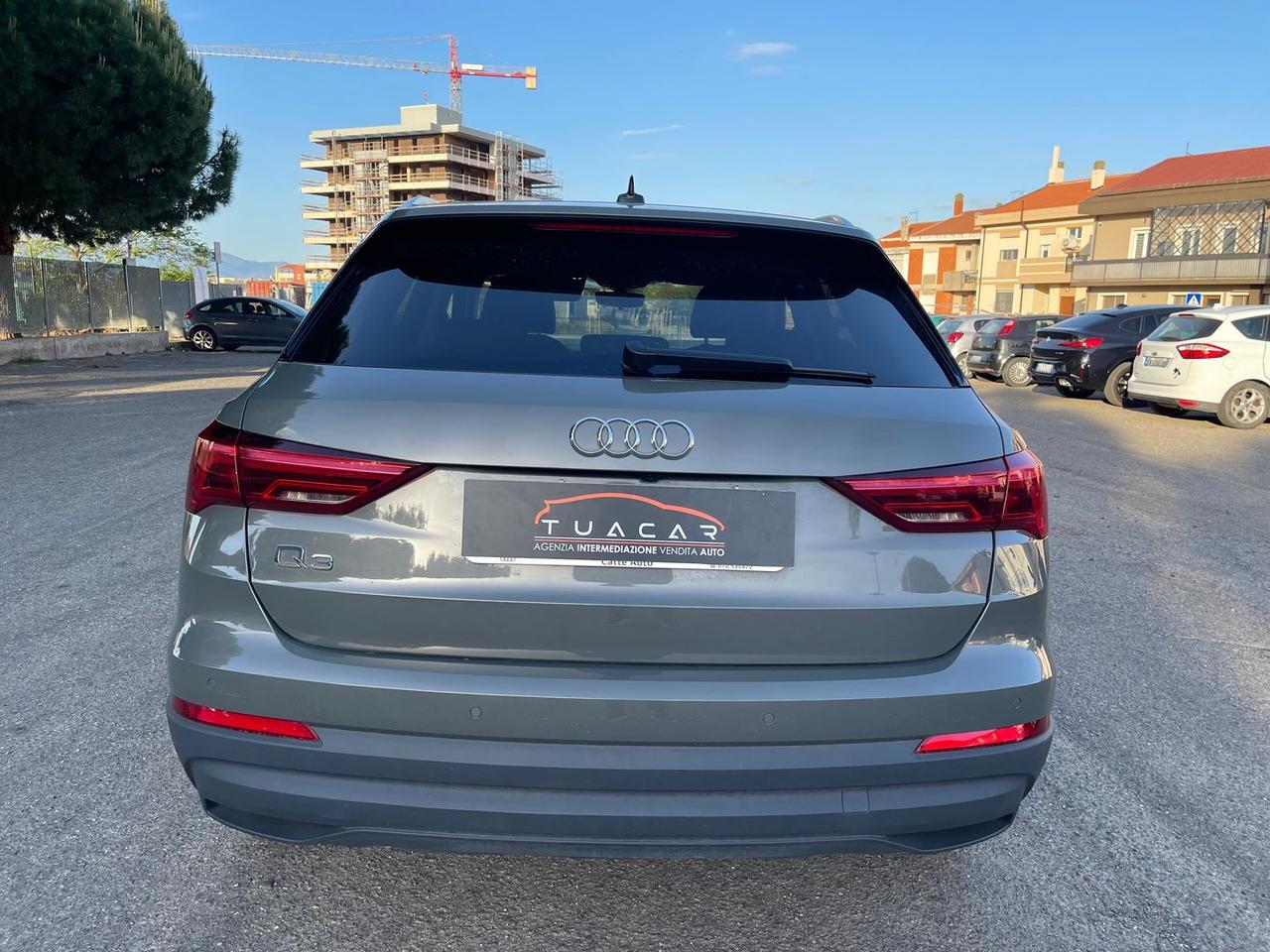 Audi Q3 2.0 35 TDI Business #10639