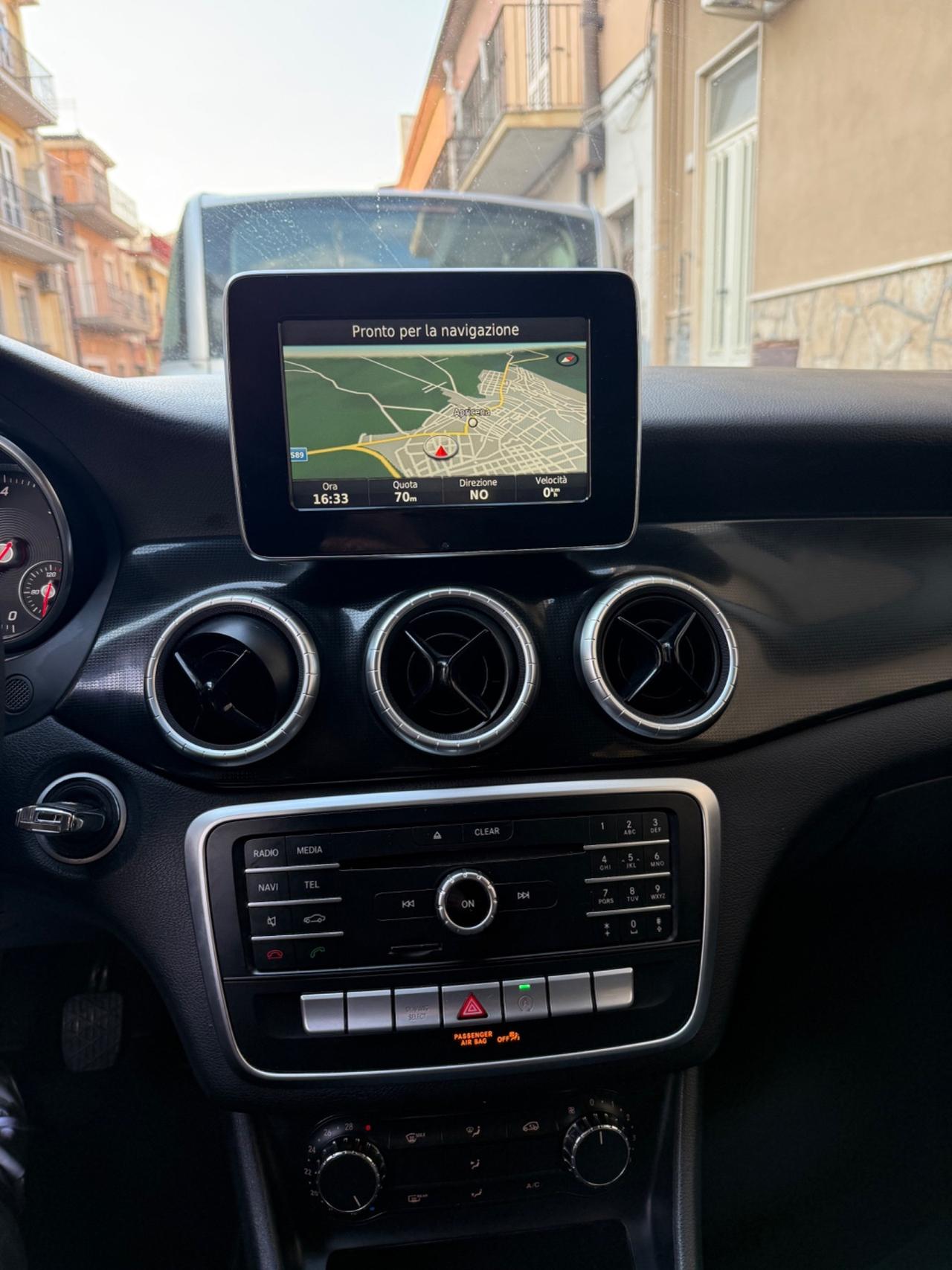 Mercedes-benz CLA 180 d Premium