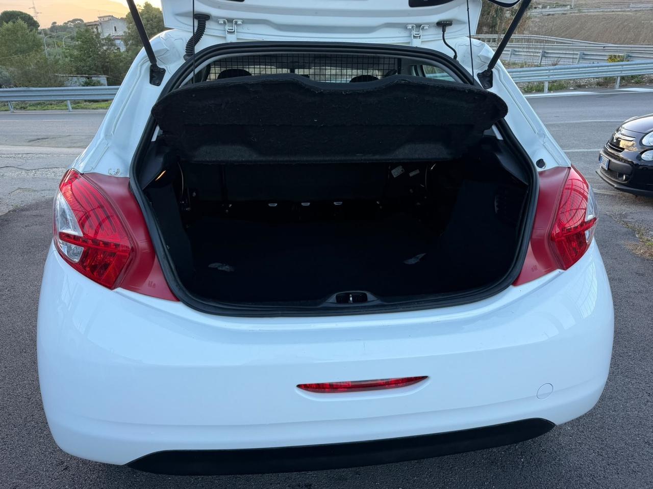 Peugeot 208 autocarro motore sostituito