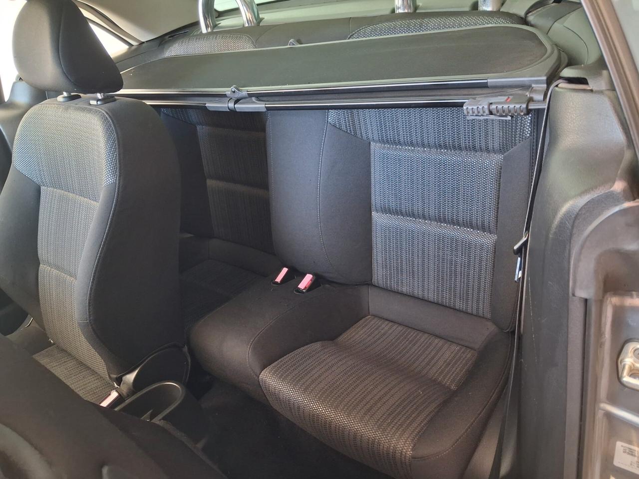 Peugeot 207 1.6 8V HDi 112CV CC Féline