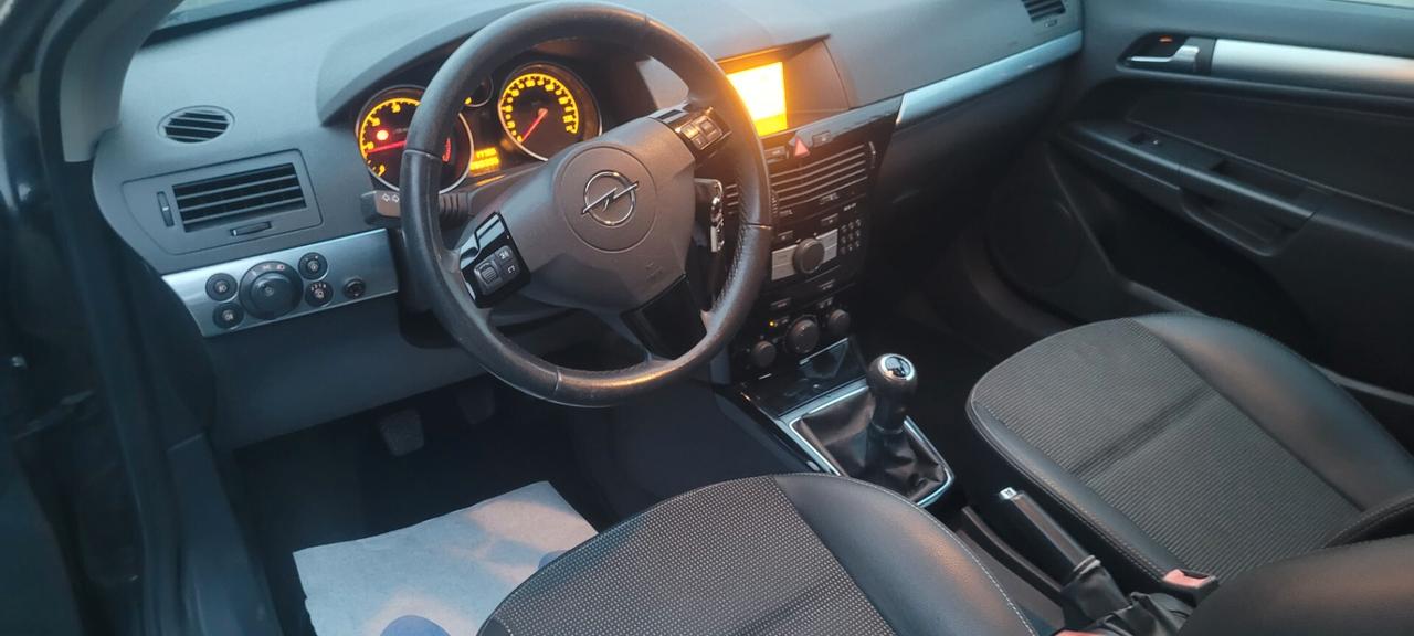 Opel Astra GTC 1.7 CDTI 101CV 3 porte Cosmo
