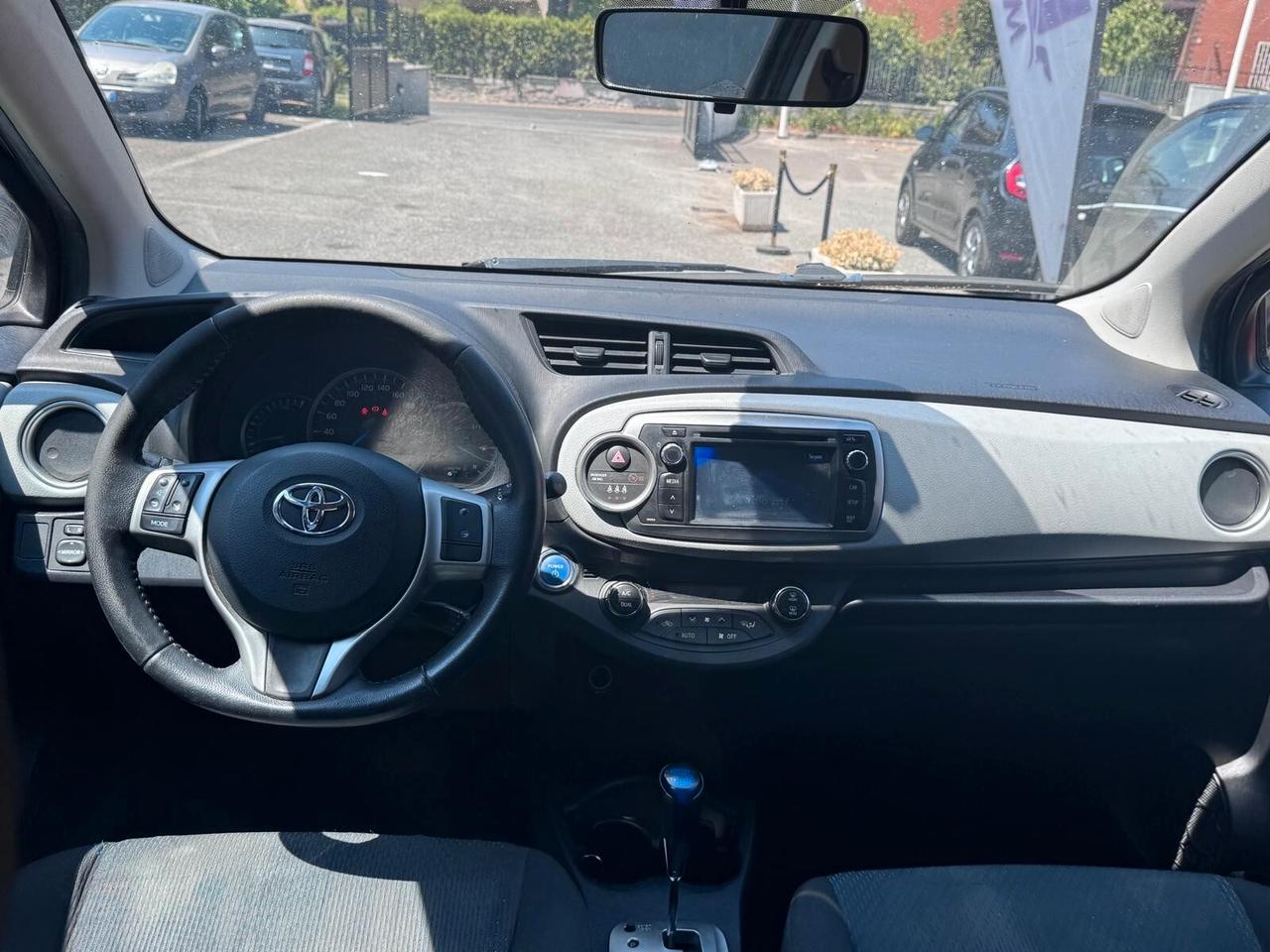 Toyota Yaris 1.5 75CV HYBRID,AUTOMATICA,RETRO,NAVI,NEOPRATENTATI,UNIPRO