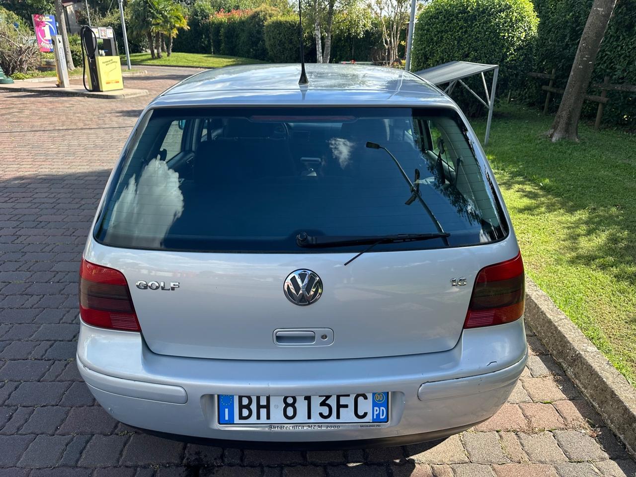 Volkswagen Golf 1.6 benz 2000