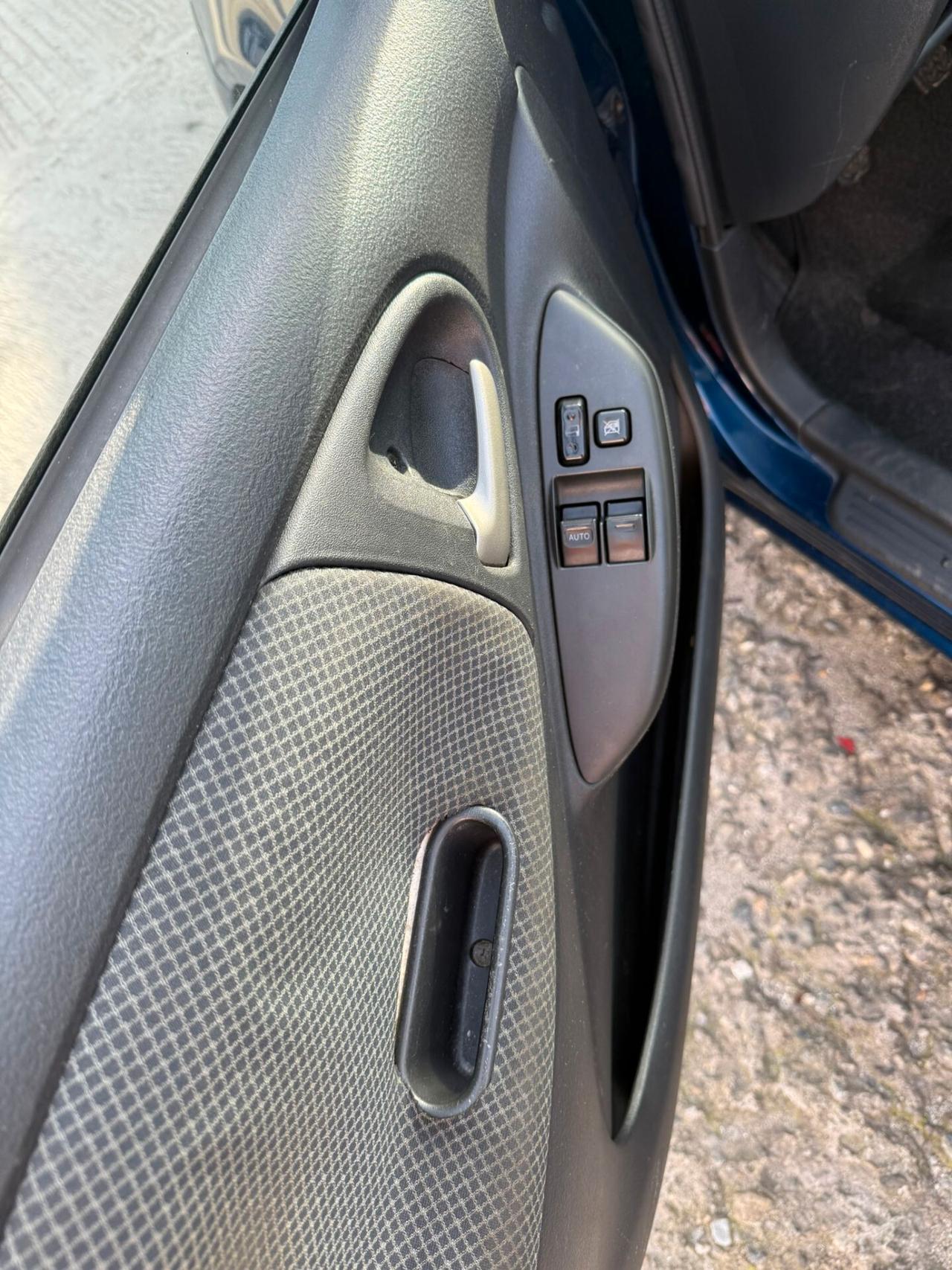 Toyota Yaris 1.0 5 porte Sol