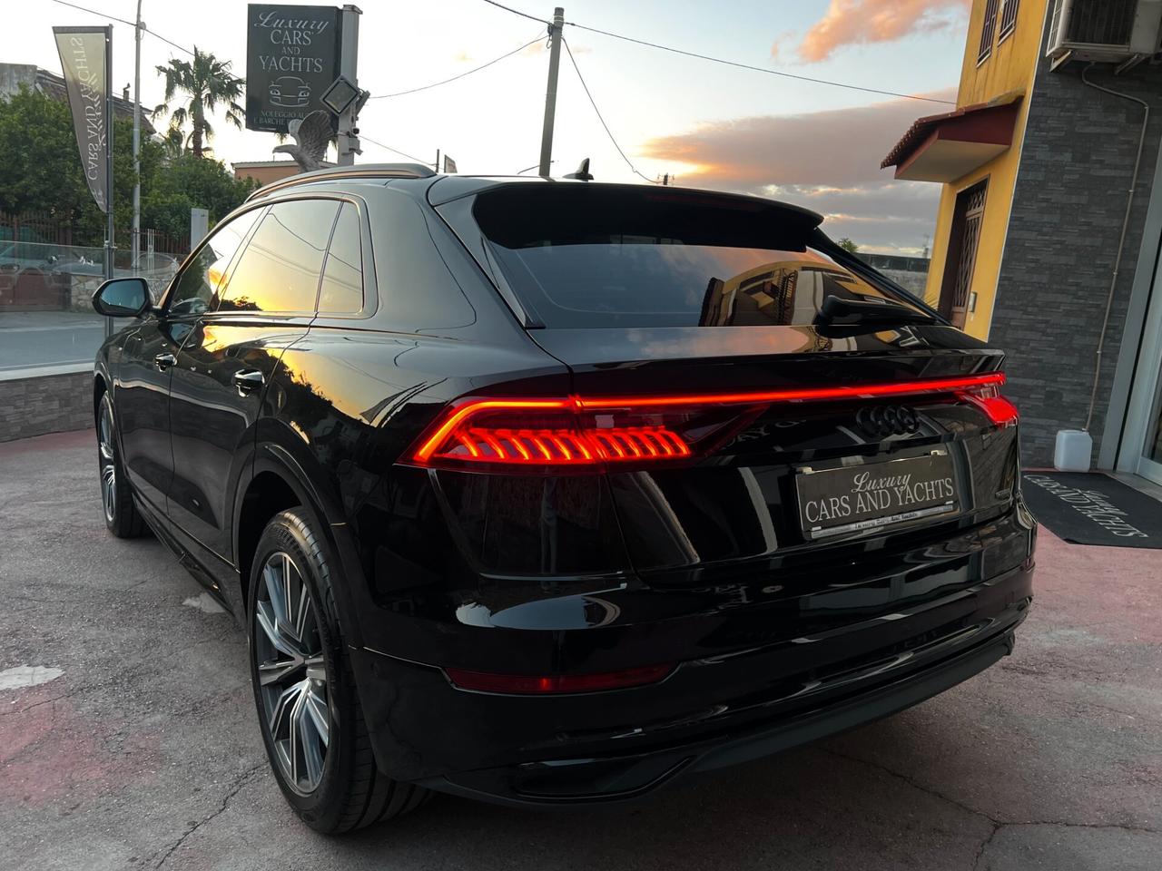Audi Q8 50 TDI 286 CV Quattro-2XS LINE-TOTAL BLACK