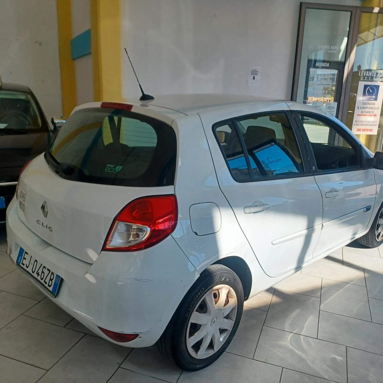 NEOPATENTATI CLIO 1.2 AFFIDABILE GARANZIA 12 MESI