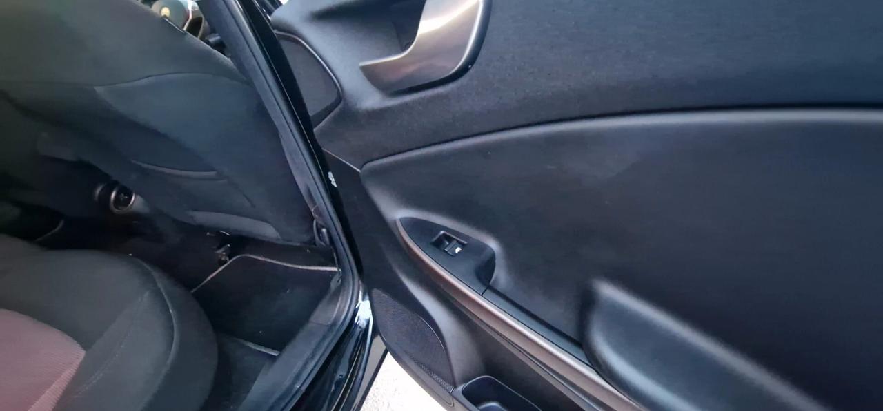 Alfa Romeo Giulietta 1.6 JTDm-2 105 CV Exclusive TOTAL BLACK