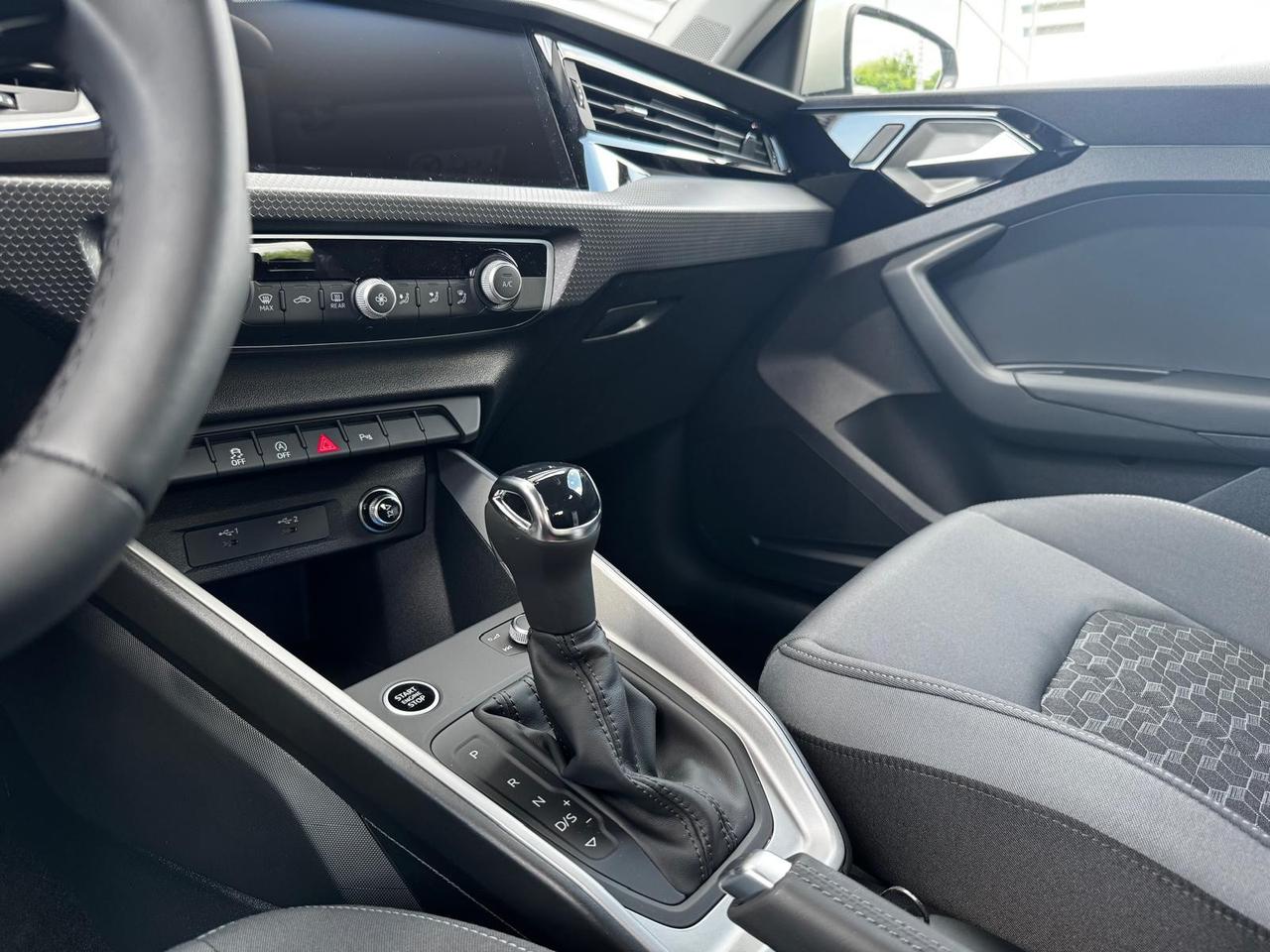 AUDI A1 SPORTBACK 30 TFSI S-TRONIC S LINE EDITION