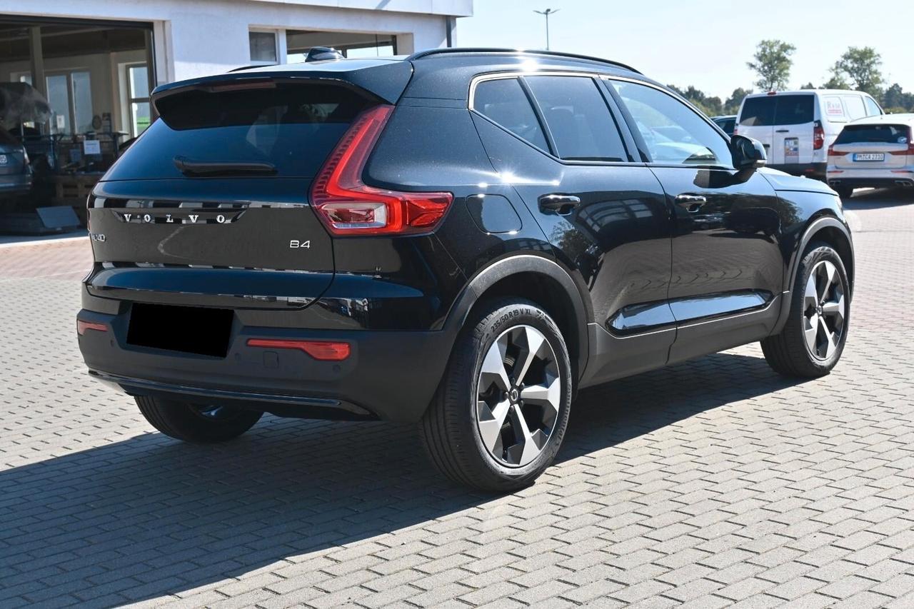 Volvo XC40 B4 automatico Ultra Dark