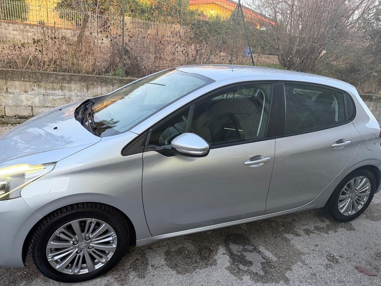 Peugeot 208 BlueHDi 75 5 porte Allure