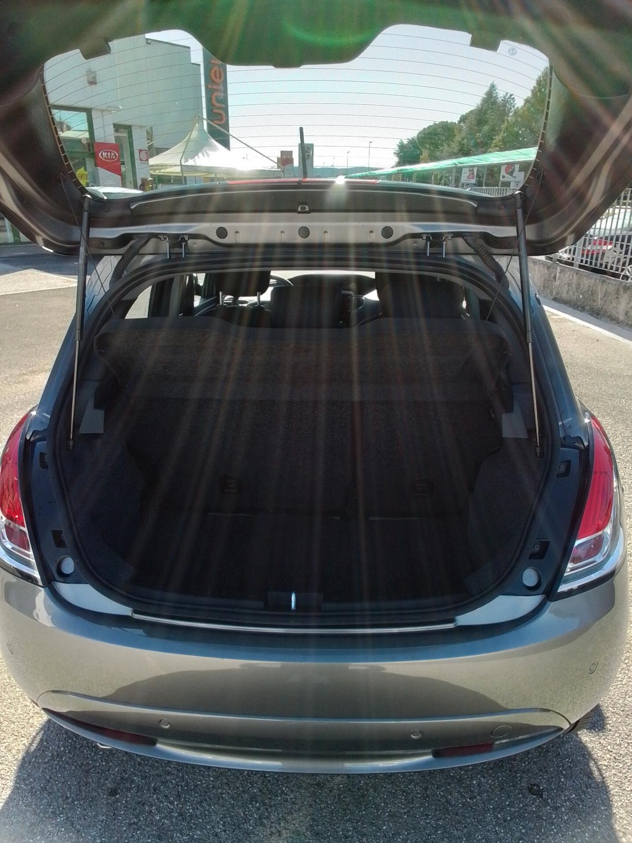Lancia Ypsilon 1.0 FireFly 5 porte S&S Hybrid Platino