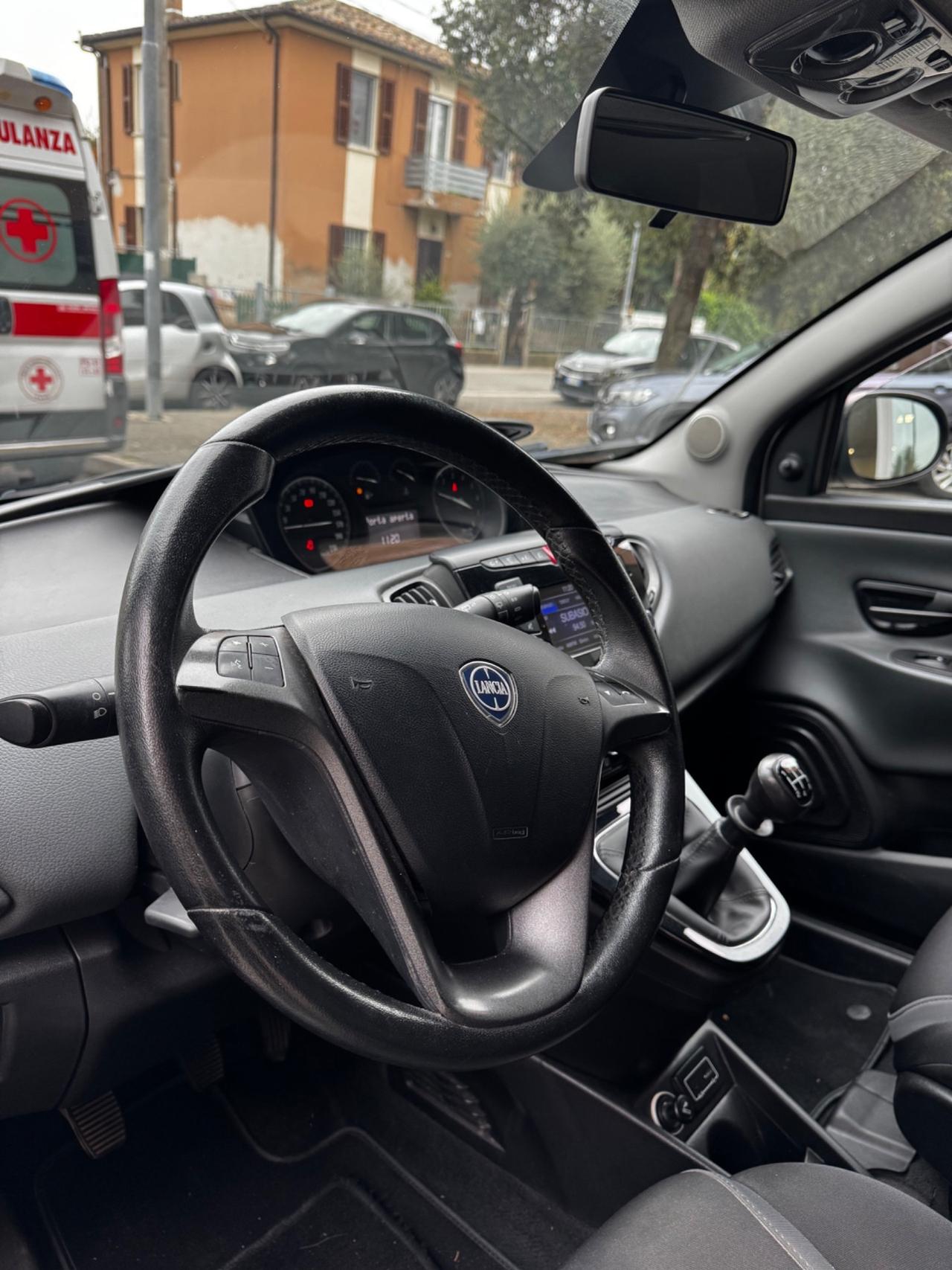 Lancia Ypsilon 1.2 69 CV 5 porte