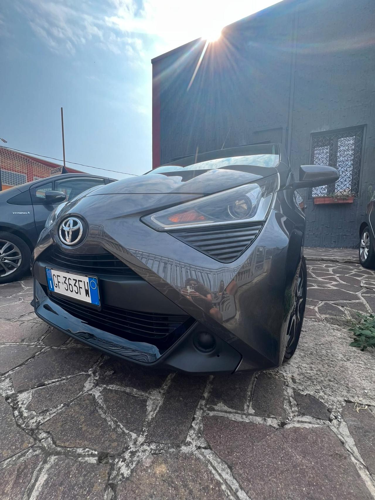 Toyota Aygo Connect 1.0 VVT-i 72 CV 5 porte x-play