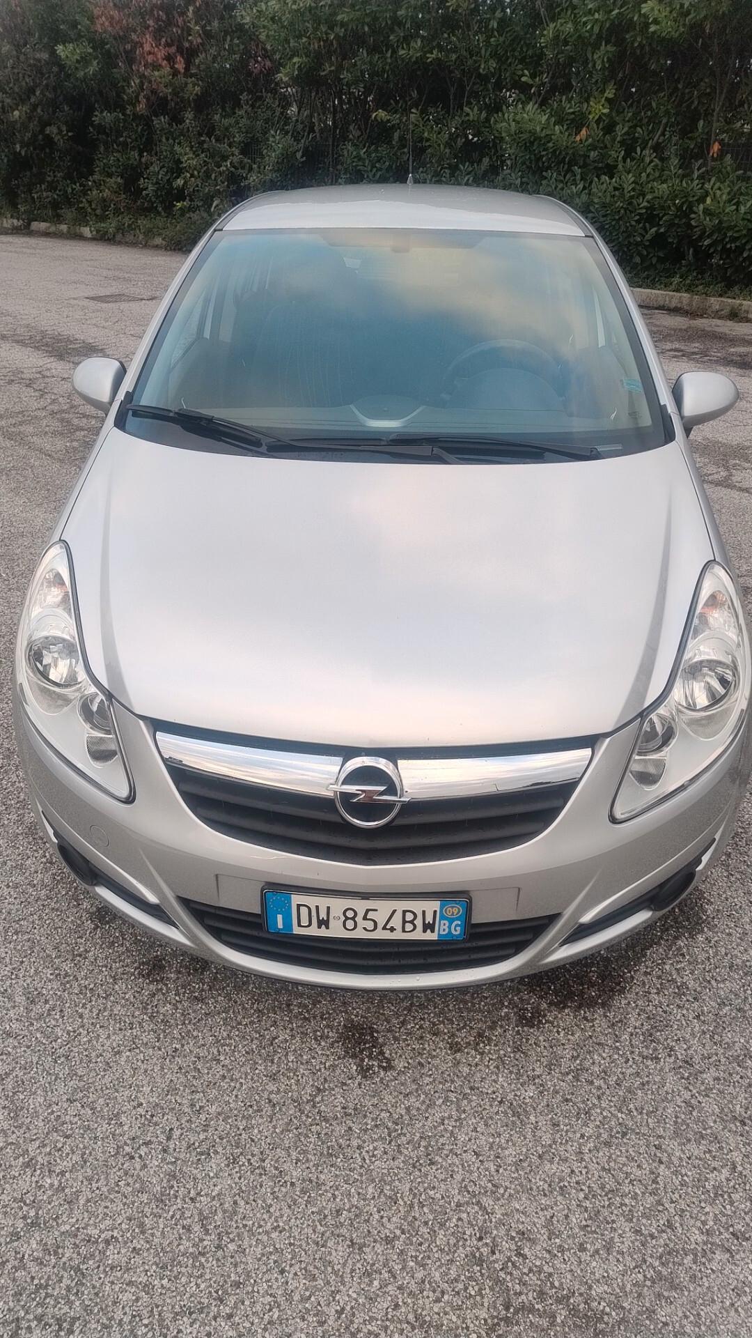 Opel Corsa 1.4 16V 5 porte Cosmo