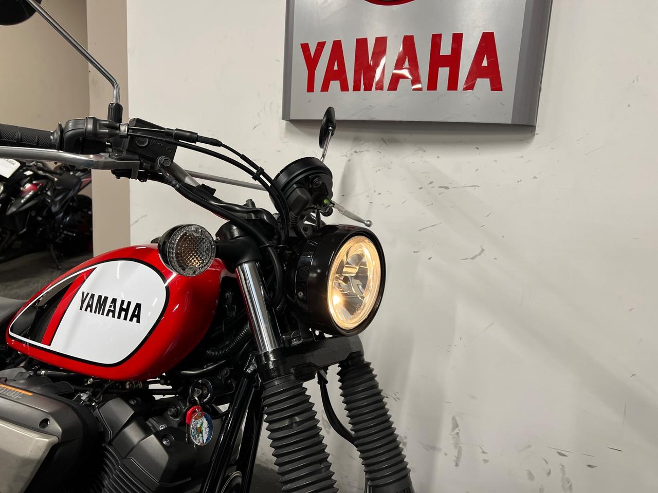 YAMAHA SCR 950