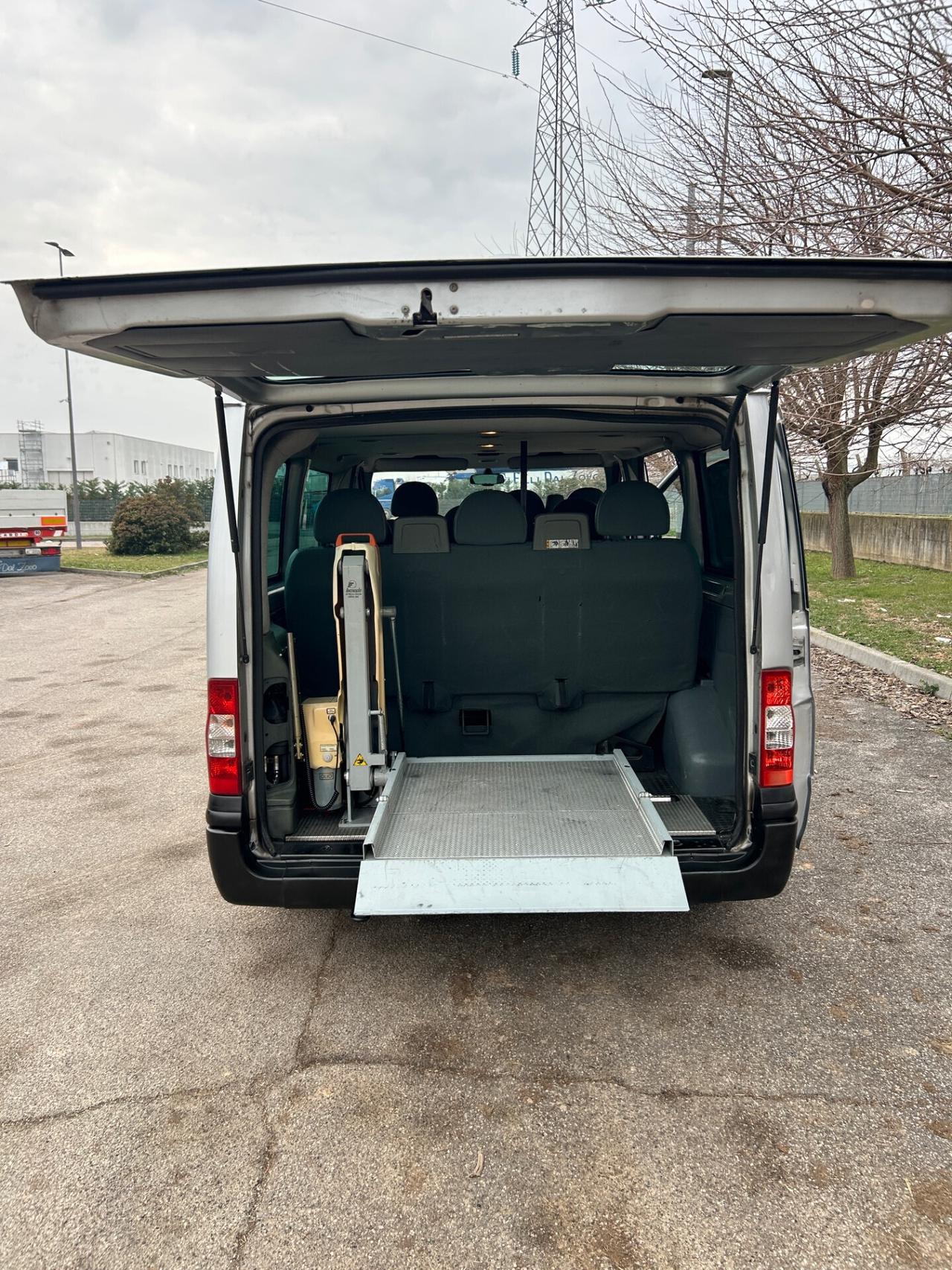 Ford Transit pulmino 9 posti con pedana