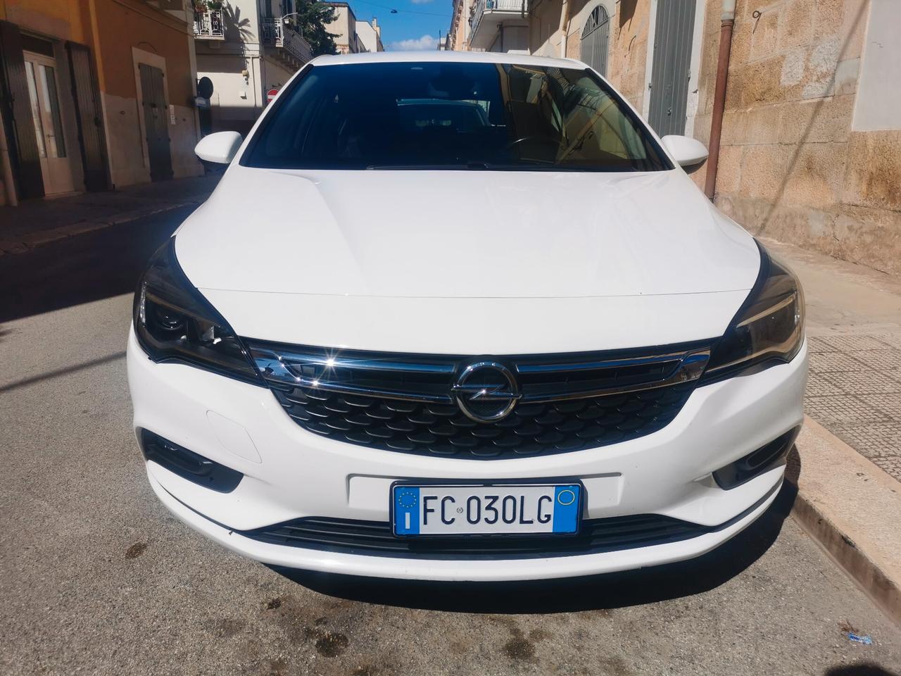 Opel Astra 1.6 CDTi 5 porte 95 cv neo patentati