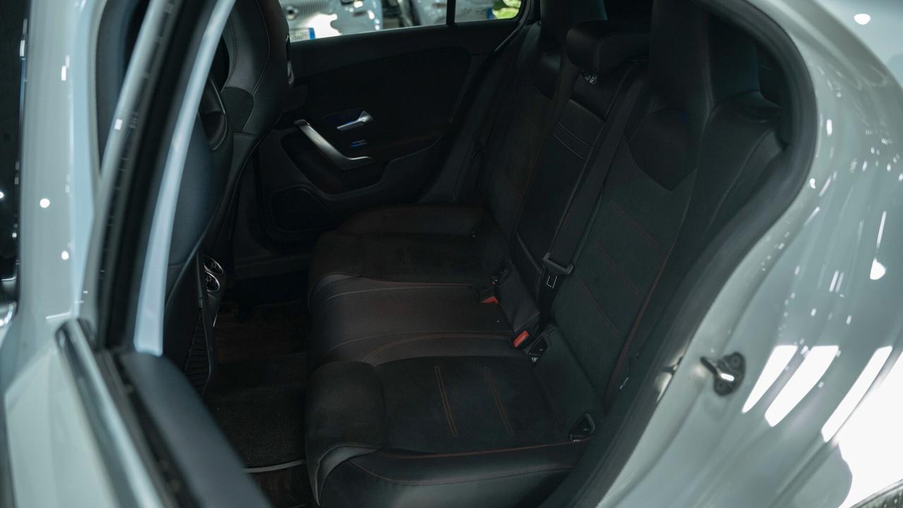 Mercedes-benz A 180 D PREMIUM PLUS AMG TETTO PACK LUCI MULTIBEAM FULL