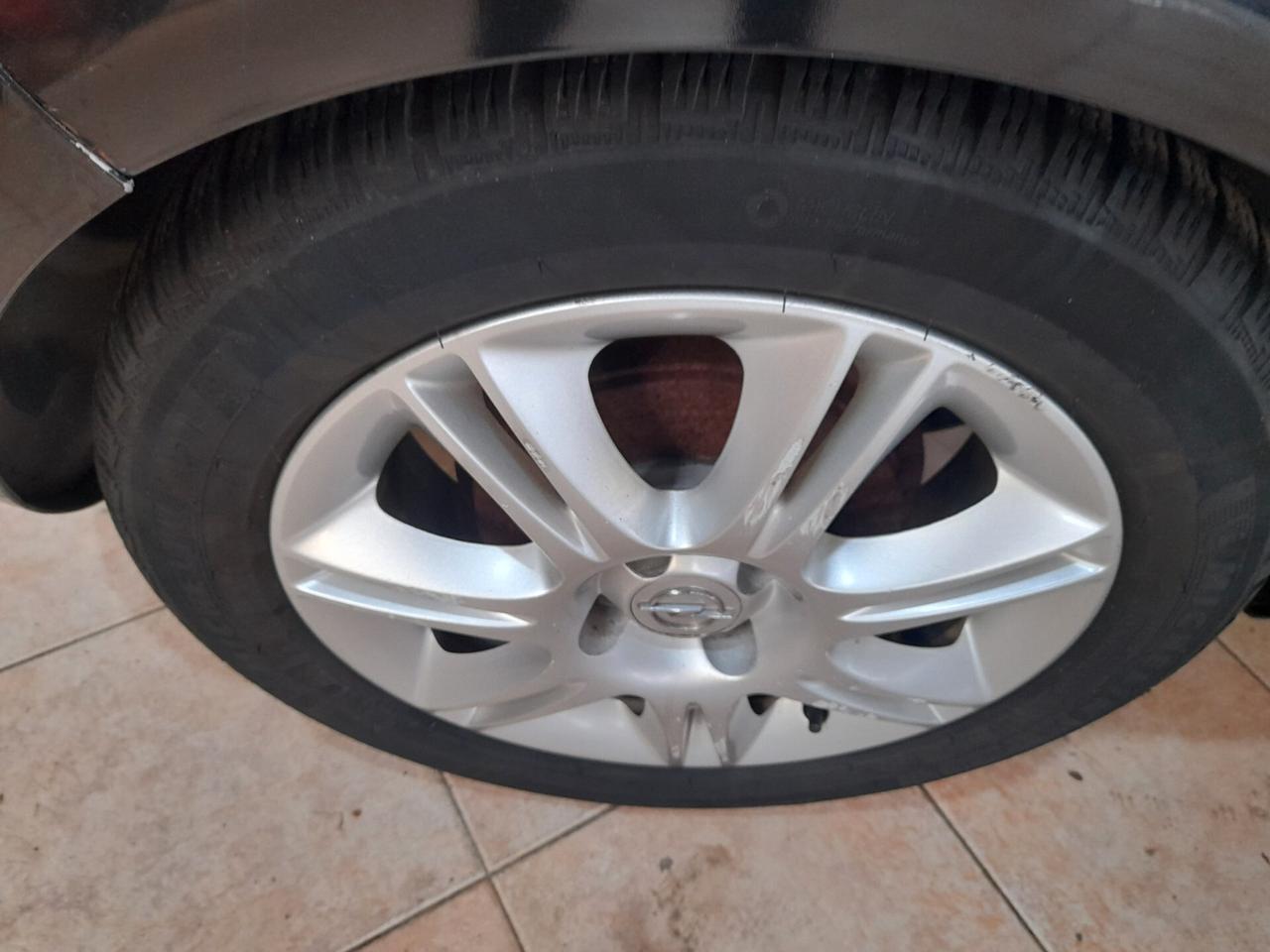 Opel Corsa 1.2 80CV 5 porte GPL-TECH Edition