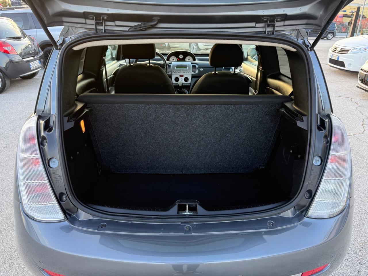 Lancia Ypsilon 1.3 MJT 75 CV Versus