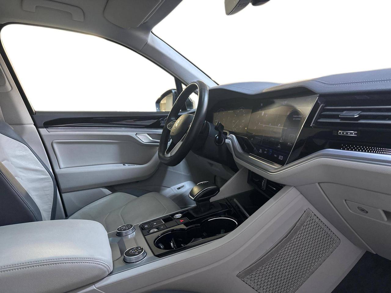 Volkswagen Touareg 3.0 V6 tdi Elegance 286cv