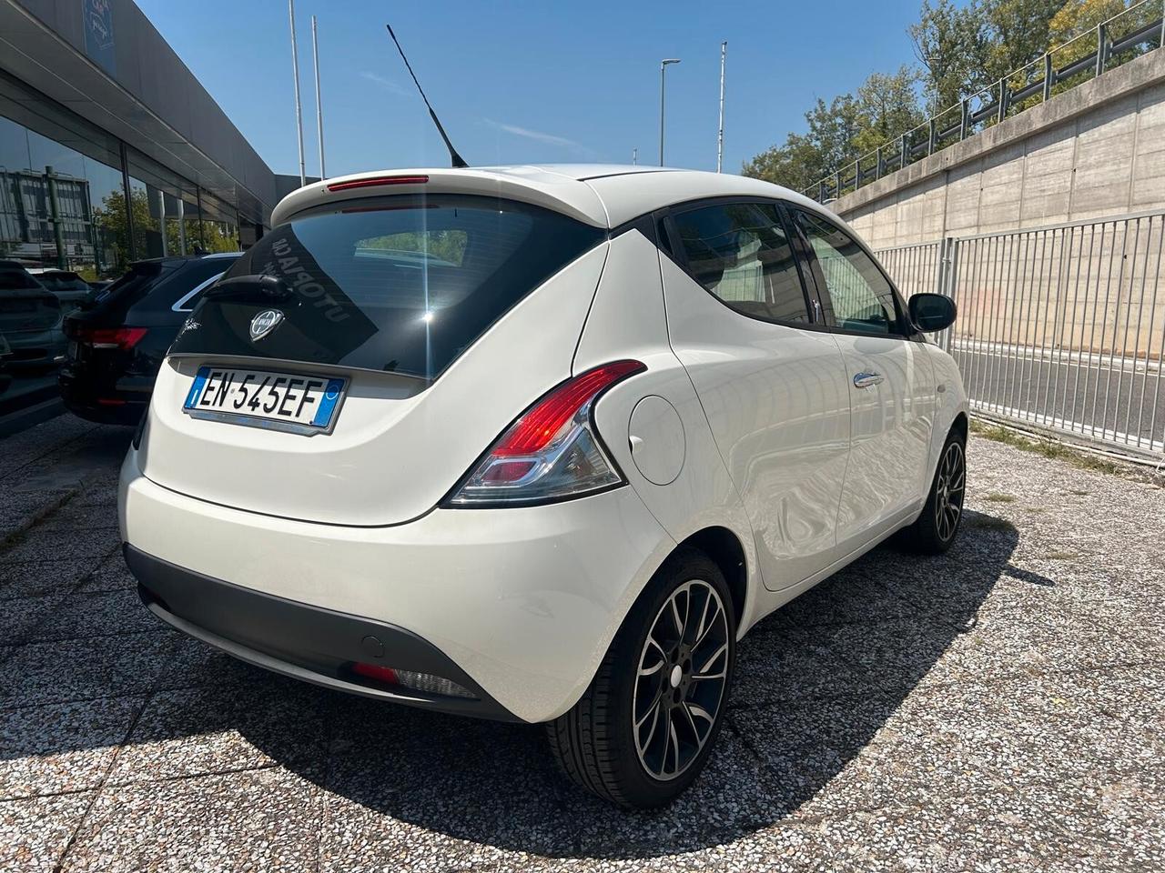 Lancia Ypsilon 1.2 69 CV 5 porte S&S Gold