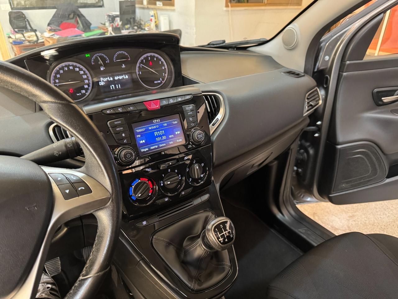 Lancia NEW Ypsilon 1.2 69 CV 5 porte Gold